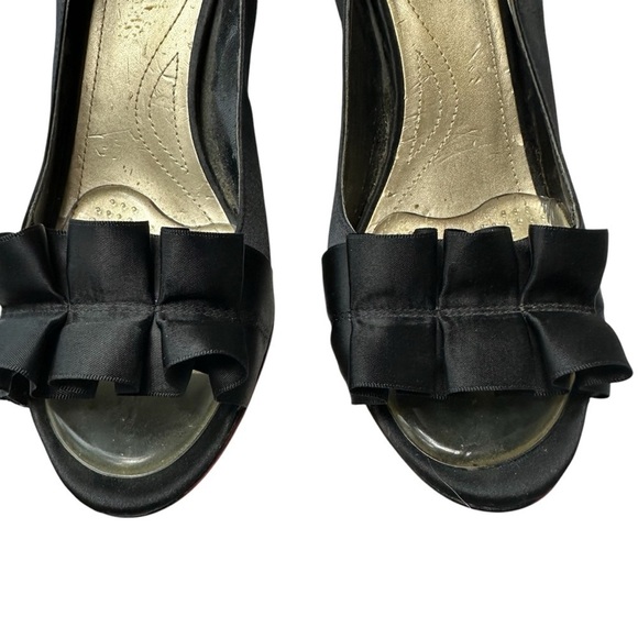 Tahari Sloan Red Bottom Black Satin Bow 4-inch Heels, 9.5 - Picture 7 of 8